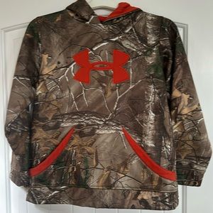 Youth Large Under Armour Realtree Camo Hoodie
